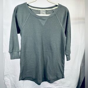 Calvin Klein Performance 3/4 length shirt size small keep dry